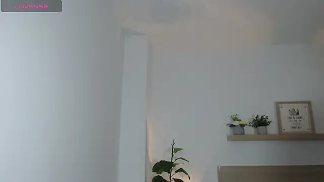 Snapshot of enma30_ chatting on 12/19/24, 07:51 enma30  online show from 12/19/24, 07:51