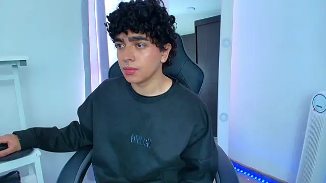  nickconnor01 online show from 01/17/25, 04:26