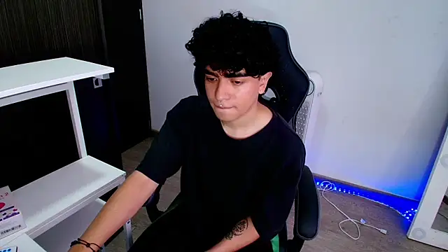  nickconnor01 online show from 02/03/25, 08:35