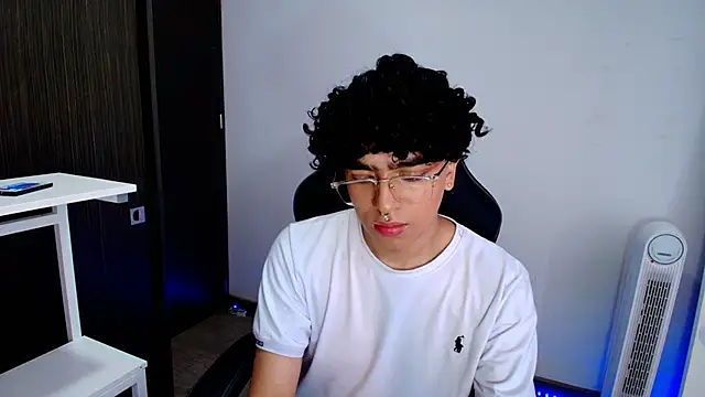  nickconnor01 online show from 02/06/25, 07:40