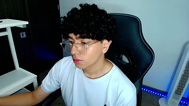  nickconnor01 online show from 02/06/25, 10:43