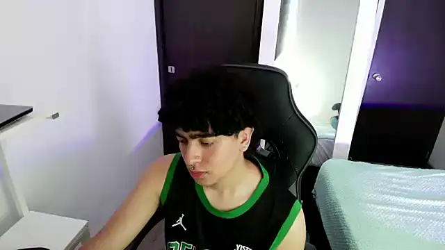  nickconnor01 online show from 02/19/25, 08:41