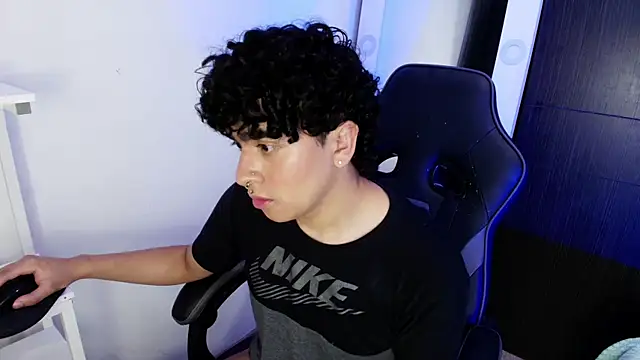  nickconnor01 online show from 02/24/25, 08:58