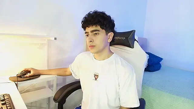  nickconnor01 online show from 10/22/25, 01:39