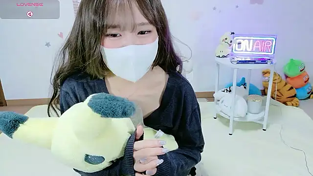 Snapshot of _Iroha_99 chatting on 11/17/25, 02:12 Iroha 99 online show from 11/17/25, 02:12