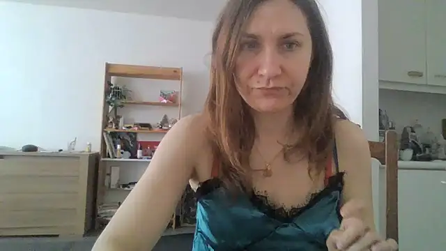 JasmineGlamour online show from 04/18/26, 03:27