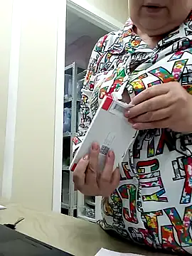 Snapshot of FantasyMichelle chatting on 12/27/24, 12:12 FantasyMichelle online show from 12/27/24, 12:12