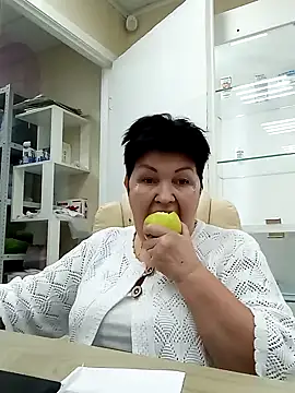 Snapshot of FantasyMichelle chatting on 12/30/24, 10:43 FantasyMichelle online show from 12/30/24, 10:43