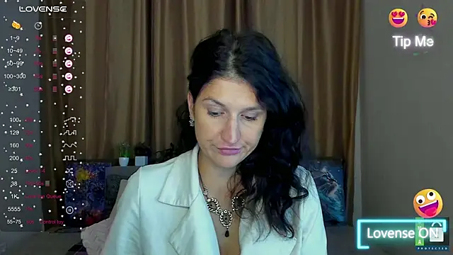 Alianna Solo Kisses online show from 11/01/25, 12:18