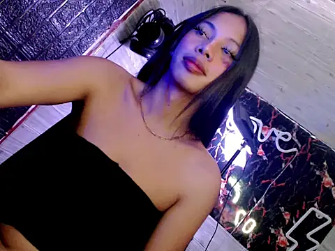 whiteladyboy online show from 10/20/25, 04:24