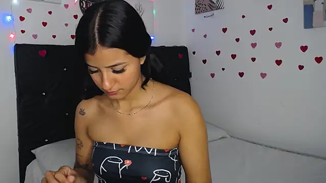 Snapshot of floweer_ chatting on 02/20/25, 04:25 floweer  online show from 02/20/25, 04:25
