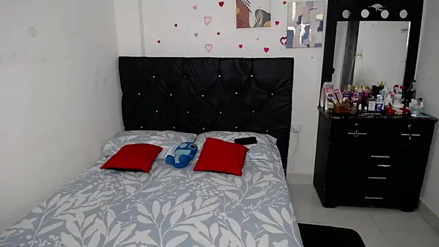 Snapshot of floweer_ chatting on 10/21/25, 04:08 floweer  online show from 10/21/25, 04:08