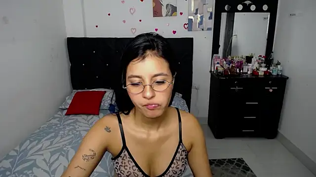 Snapshot of floweer_ chatting on 10/23/25, 03:00 floweer  online show from 10/23/25, 03:00