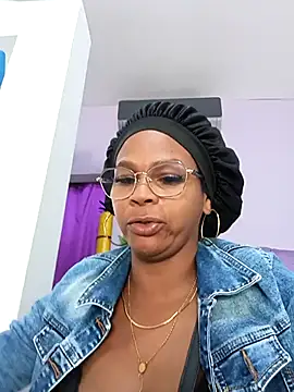 Melanie candy  online show from 03/18/25, 07:20