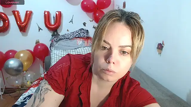 Snapshot of hotmilf4uxxx chatting on 02/16/26, 08:21 hotmilf4uxxx online show from 02/16/26, 08:21