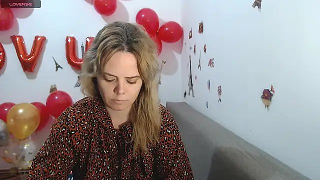 Snapshot of hotmilf4uxxx chatting on 02/17/26, 11:18 hotmilf4uxxx online show from 02/17/26, 11:18