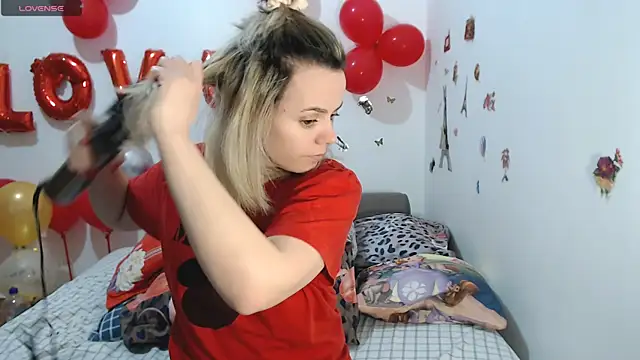 Snapshot of hotmilf4uxxx chatting on 02/25/26, 11:31 hotmilf4uxxx online show from 02/25/26, 11:31