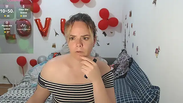 Snapshot of hotmilf4uxxx chatting on 06/03/26, 10:40 hotmilf4uxxx online show from 06/03/26, 10:40