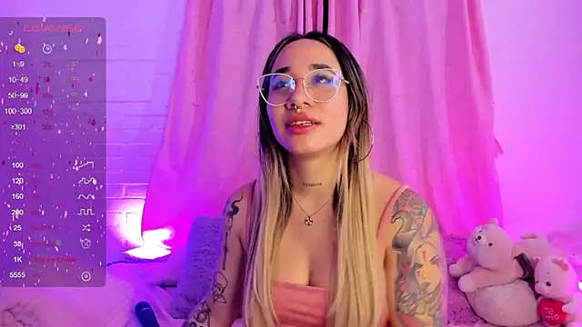 Snapshot of pink_quarz chatting on 01/11/25, 04:27 pink quarz online show from 01/11/25, 04:27