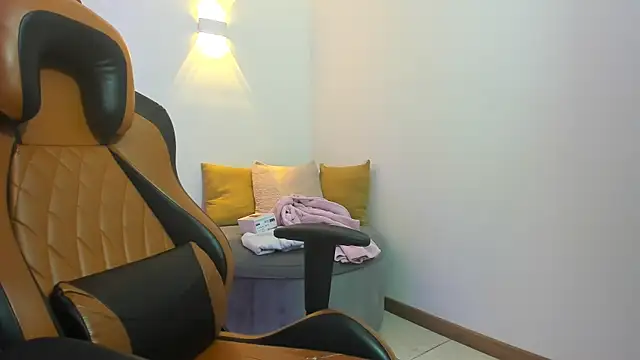 Lizzie Williams  online show from 09/24/25, 03:21