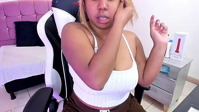 Lizzie Williams  online show from 04/10/26, 03:23