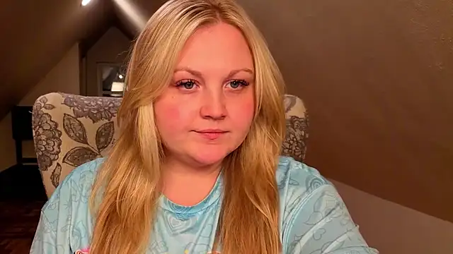 Snapshot of PhatAssBlond chatting on 05/05/26, 03:36 PhatAssBlond online show from 05/05/26, 03:36