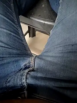 Snapshot of SplitPrestige19 chatting on 11/21/25, 10:36 SplitPrestige19 online show from 11/21/25, 10:36