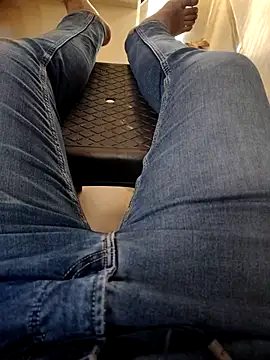 Snapshot of SplitPrestige19 chatting on 11/28/25, 10:29 SplitPrestige19 online show from 11/28/25, 10:29