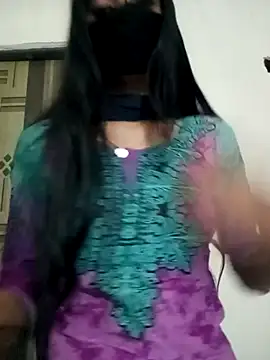 Snapshot of Raya-Moni chatting on 11/21/25, 02:38 Raya-Moni online show from 11/21/25, 02:38