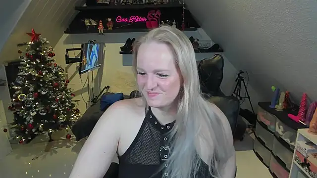 caro kitten online show from 12/19/25, 09:16