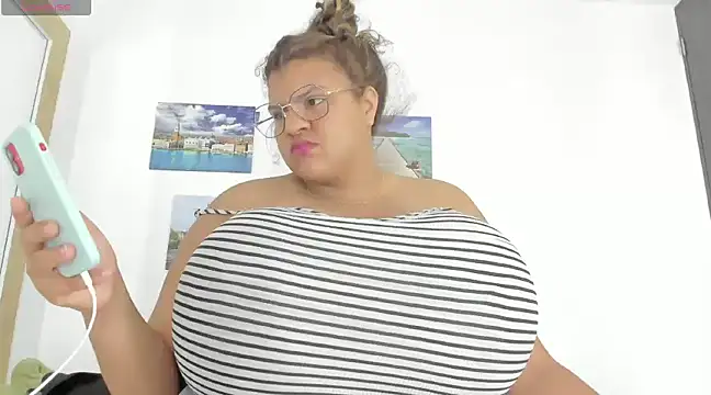 Snapshot of bigmom69_ chatting on 12/12/24, 03:59 bigmom69 online show from 12/12/24, 03:59