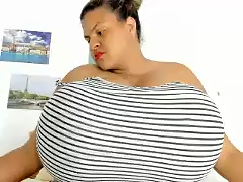 Snapshot of bigmom69_ chatting on 03/01/25, 10:53 bigmom69 online show from 03/01/25, 10:53