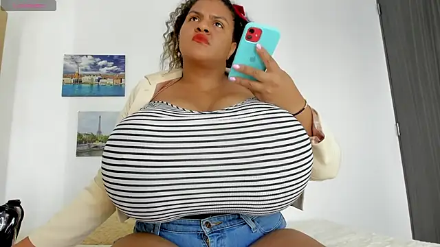 Snapshot of bigmom69_ chatting on 09/09/25, 03:00 bigmom69 online show from 09/09/25, 03:00