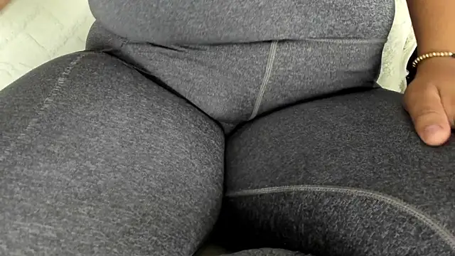 Snapshot of bigmom69_ chatting on 05/20/26, 04:57 bigmom69 online show from 05/20/26, 04:57