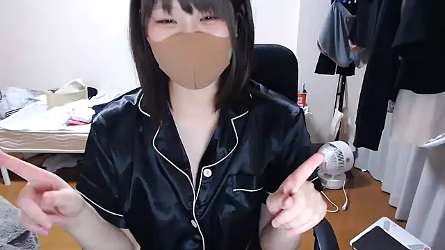 Snapshot of izumi__123 chatting on 08/06/26, 08:00 izumi 123 online show from 08/06/26, 08:00