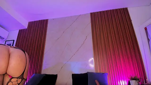 Emiilycollins online show from 02/17/25, 09:52