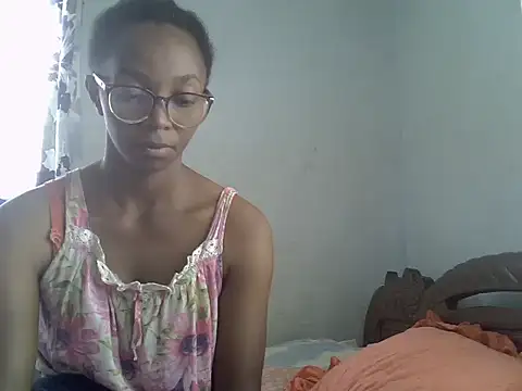 Snapshot of ElianeHot chatting on 04/24/26, 08:39 ElianeHot online show from 04/24/26, 08:39