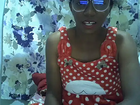 Snapshot of ElianeHot chatting on 06/02/26, 06:32 ElianeHot online show from 06/02/26, 06:32
