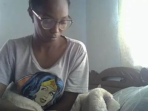 Snapshot of ElianeHot chatting on 06/05/26, 07:47 ElianeHot online show from 06/05/26, 07:47