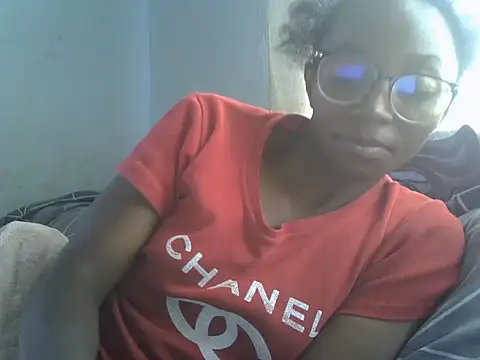Snapshot of ElianeHot chatting on 06/09/26, 01:12 ElianeHot online show from 06/09/26, 01:12