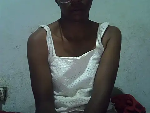 Snapshot of ElianeHot chatting on 06/10/26, 07:46 ElianeHot online show from 06/10/26, 07:46