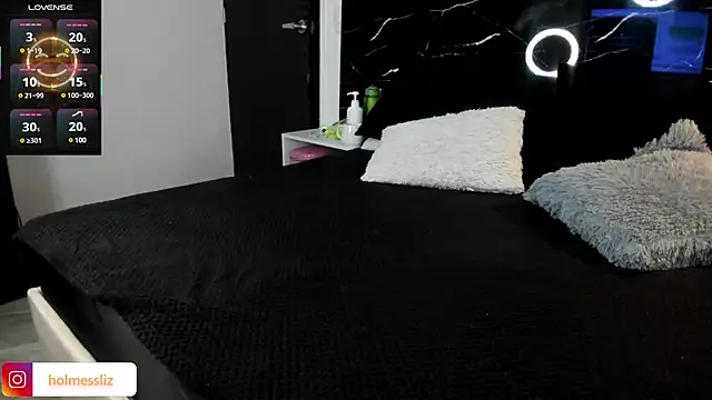 LIZ HOLMES online show from 01/25/25, 10:08