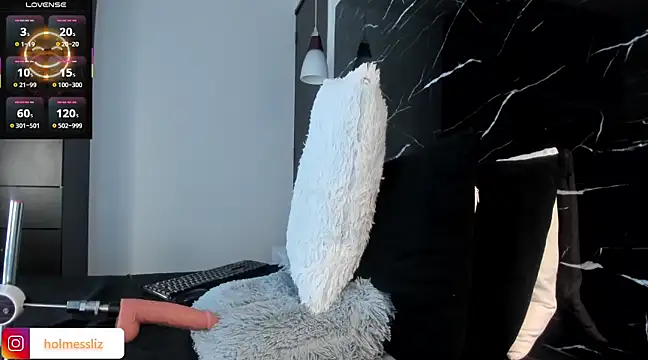 LIZ HOLMES online show from 02/14/25, 12:14