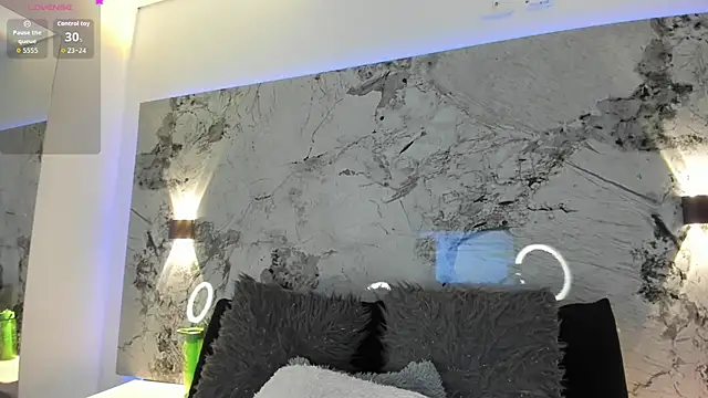 LIZ HOLMES online show from 10/24/25, 10:22