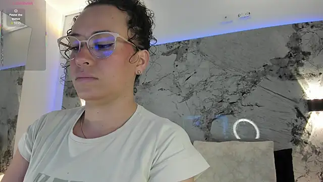 LIZ HOLMES online show from 12/22/25, 10:45