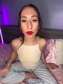 Snapshot of petitebarbiexxx chatting on 12/03/24, 03:41 petitebarbiexxx online show from 12/03/24, 03:41