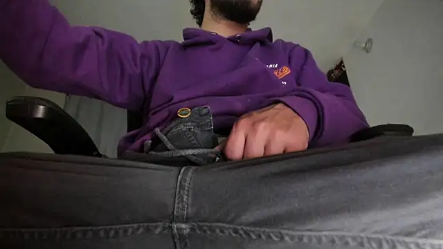 s sven03 online show from 09/29/25, 01:55