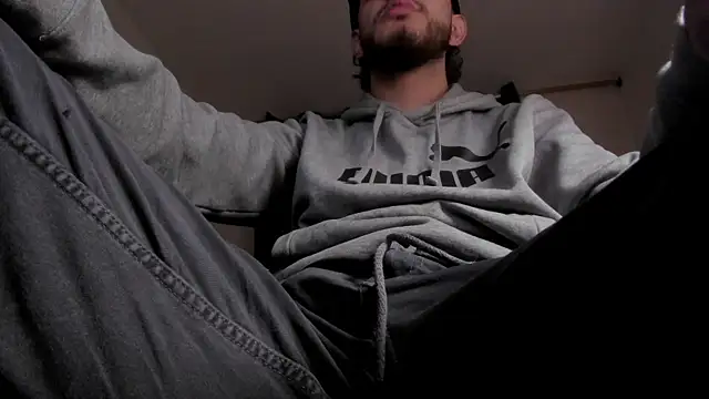 Snapshot of s_sven03 chatting on 06/18/26, 11:42 s sven03 online show from 06/18/26, 11:42