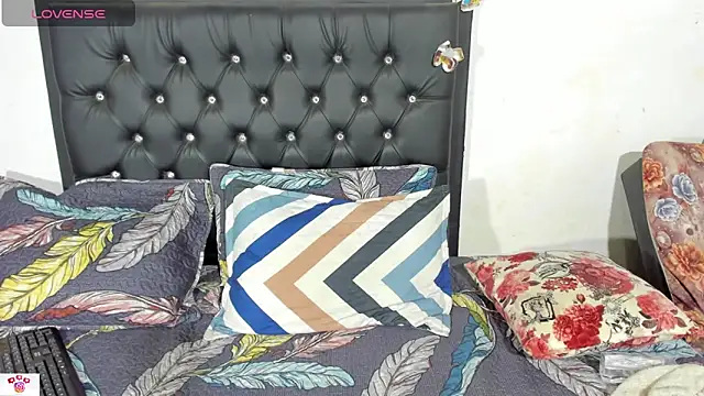 Darlyquenn11 online show from 12/23/24, 06:00