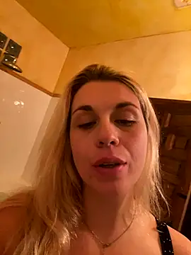 Snapshot of eskarlata255 chatting on 10/03/25, 11:57 eskarlata255 online show from 10/03/25, 11:57